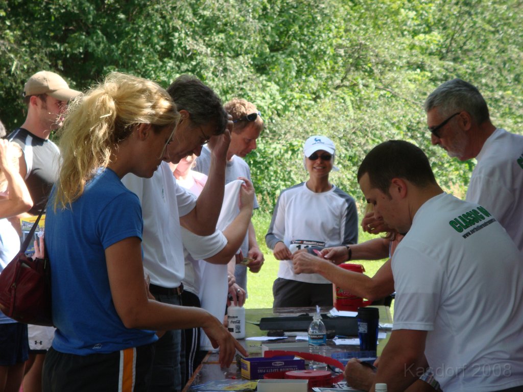 Northville Classic 8k 2008-07 0040.JPG - Apparently a little bewildered at this point. (Head scratching going on.)